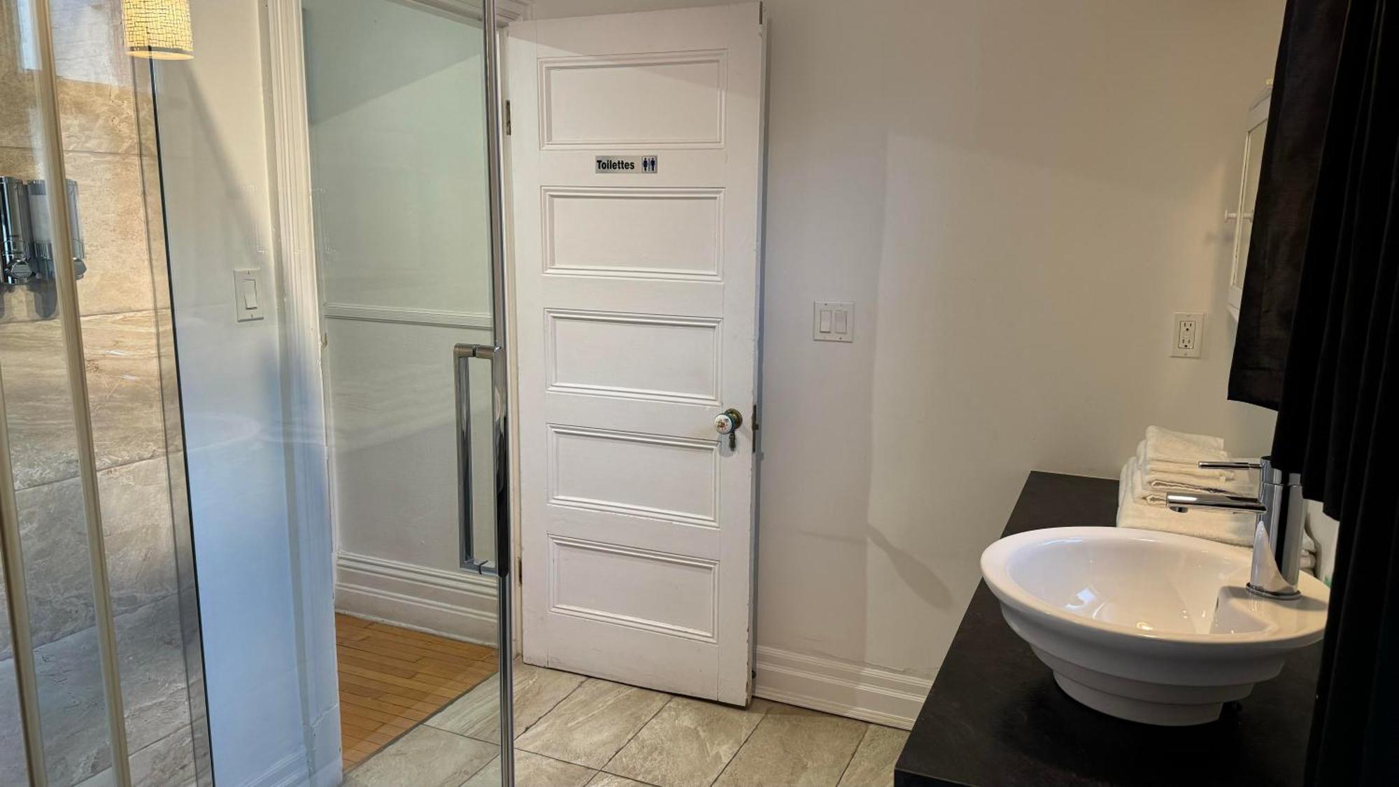E-Hotel Des Grisons Квебек Екстериор снимка